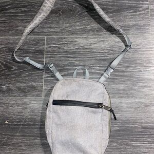 No Boundaries unisex sling shoulder handbag in heather grey